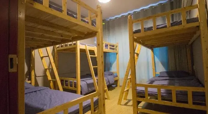 Чунцин: Chongqing NineFour Youth Hotel