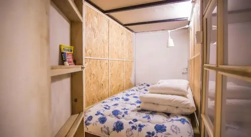 Ухань: Wuhan Read  Book Hostel