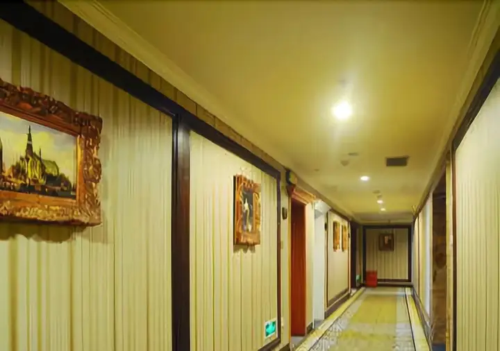 Чунцин: Chongqing Shengteng Yiran Hotel
