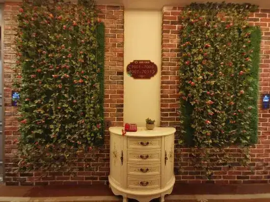 Чунцин: Longzhou Hotel (Tongliang Vocational College of Media)