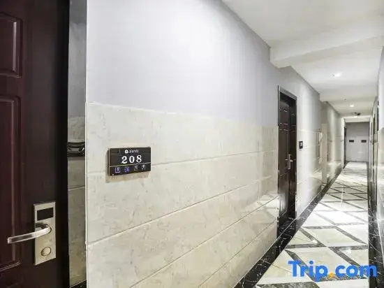Нанкин: Yunchao Hotel (Maiyuqiao Subway Station)