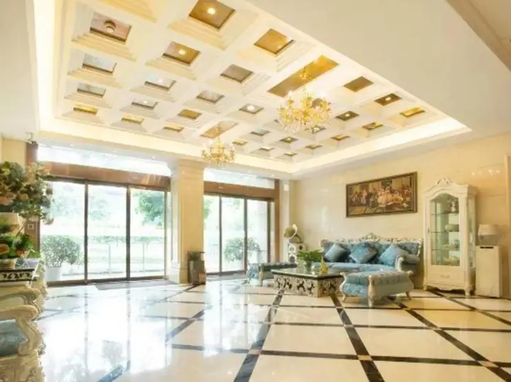 Чунцин: Baoli Xiangxun Theme Hotel
