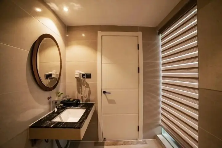 Шиянь: Baiyue Holiday Inn