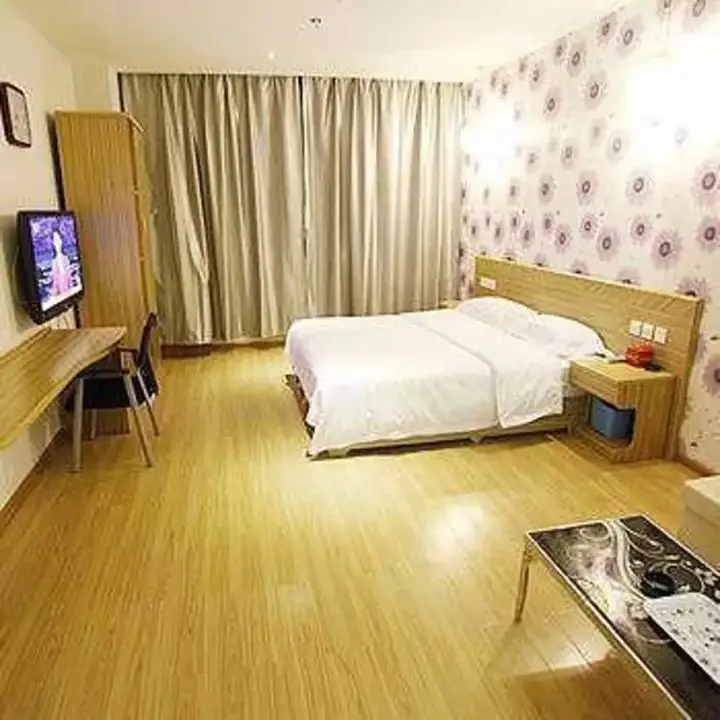 Ухань: Hanting Hotel Wuhan Lingjiaohu Metro Station