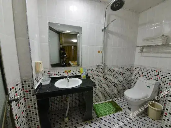 Линьи: Yimengshan Business Hotel Pingyi