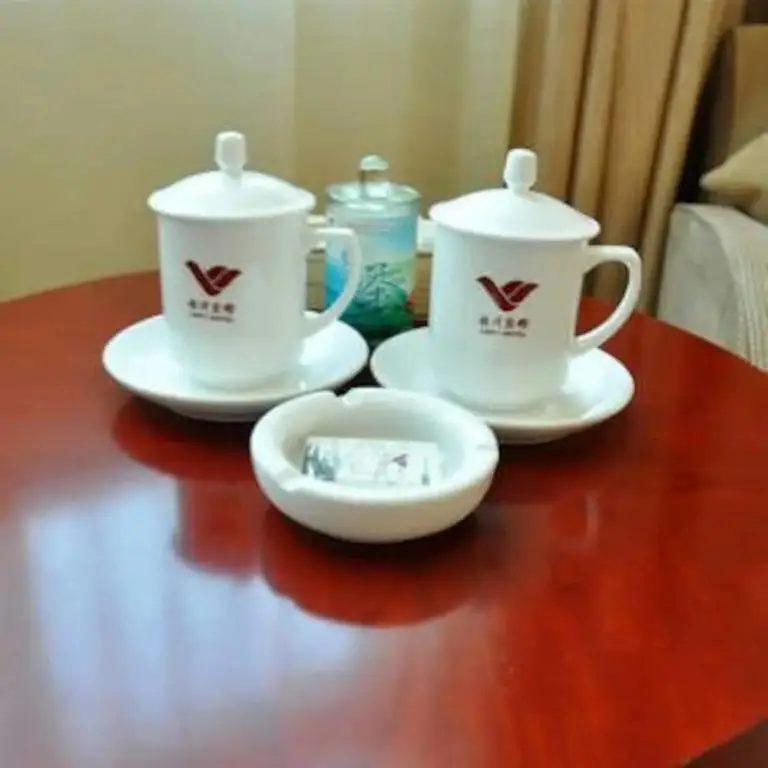 Lin Yi Hotel — фото 1