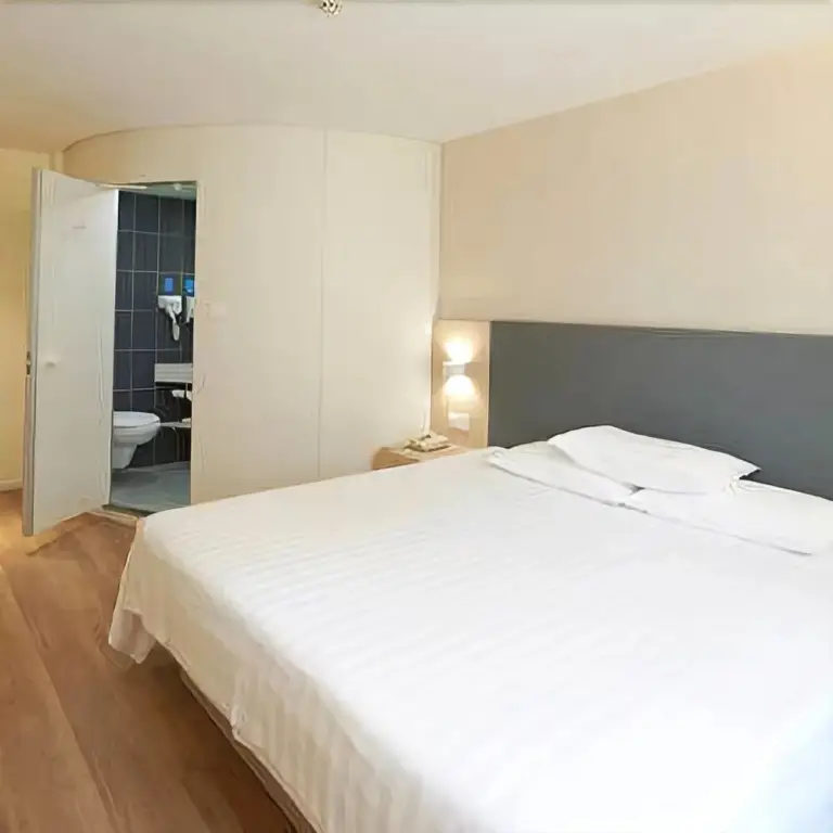 Цзинань: Hanting Hotels in Jinan Olympic Sports Centre Store