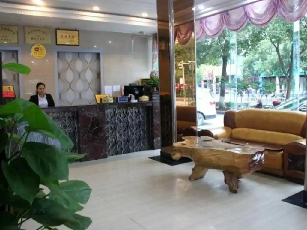 Шиянь: Shiji Zhixing Business Hotel