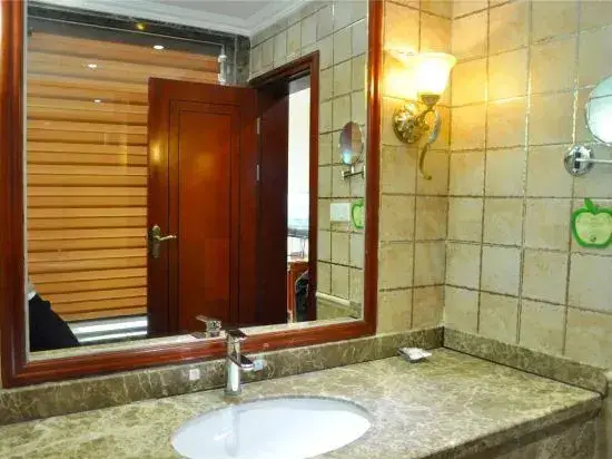 Линьи: Yinan Hotel (Zhisheng Hot Spring Resort No.2 Building)