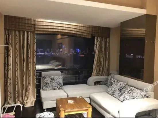 Ухань: Kongbai Zaowu River-view Holiday Hotel