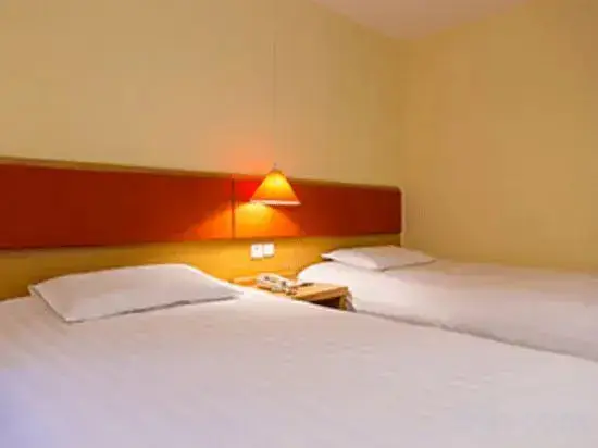 Линьи: Home Inn