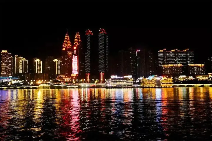 Чунцин: Dingyiju Art Hotel Chongqing Qibo Center