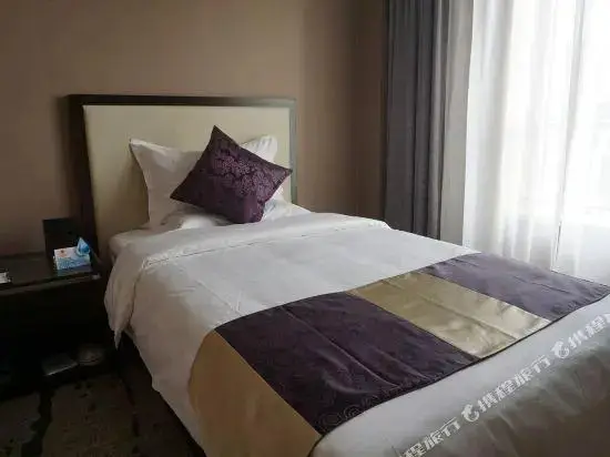 Цзинань: Home Plus (Jinan Shengjing Plaza)