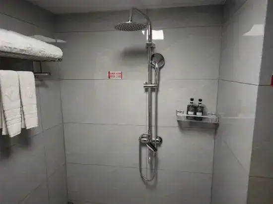 Шиянь: Lingzhou International Hotel