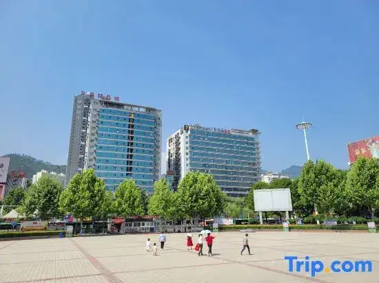 Шиянь: 7 Premium(Shiyan Railway Station Store)
