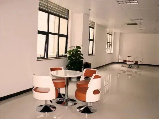 Ухань: CCNU Educational Training Center