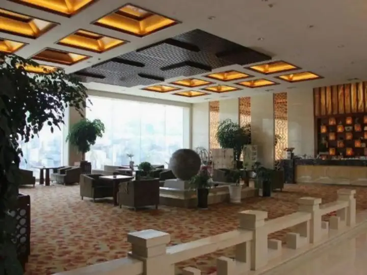 Линьи: Xintian Hotel