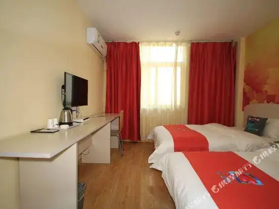 Хецзе: π Hotel (Heze Railway Station Square)
