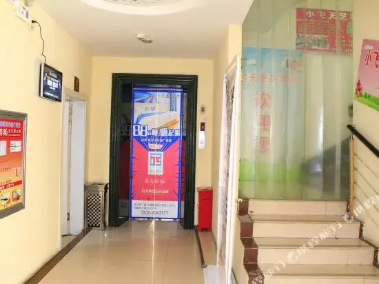 Хецзе: π Hotel (Heze Railway Station Square)