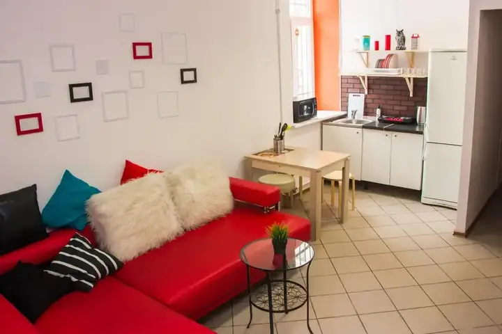 Санкт-Петербург: Hostel Feelin na Konuyshennoy