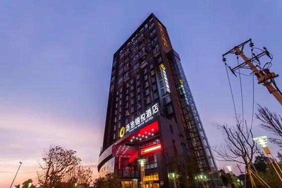 Ухань: Tangchi Jinyue Wuchang Railway Station