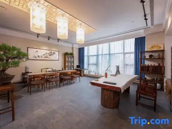 Линьи: News Rezen Hotel