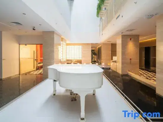 Линьи: News Rezen Hotel
