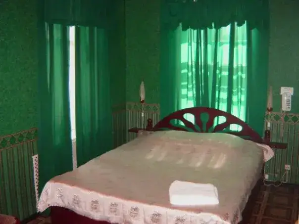 Сестрорецк: Beloye I Chernoye, Mini-otel'