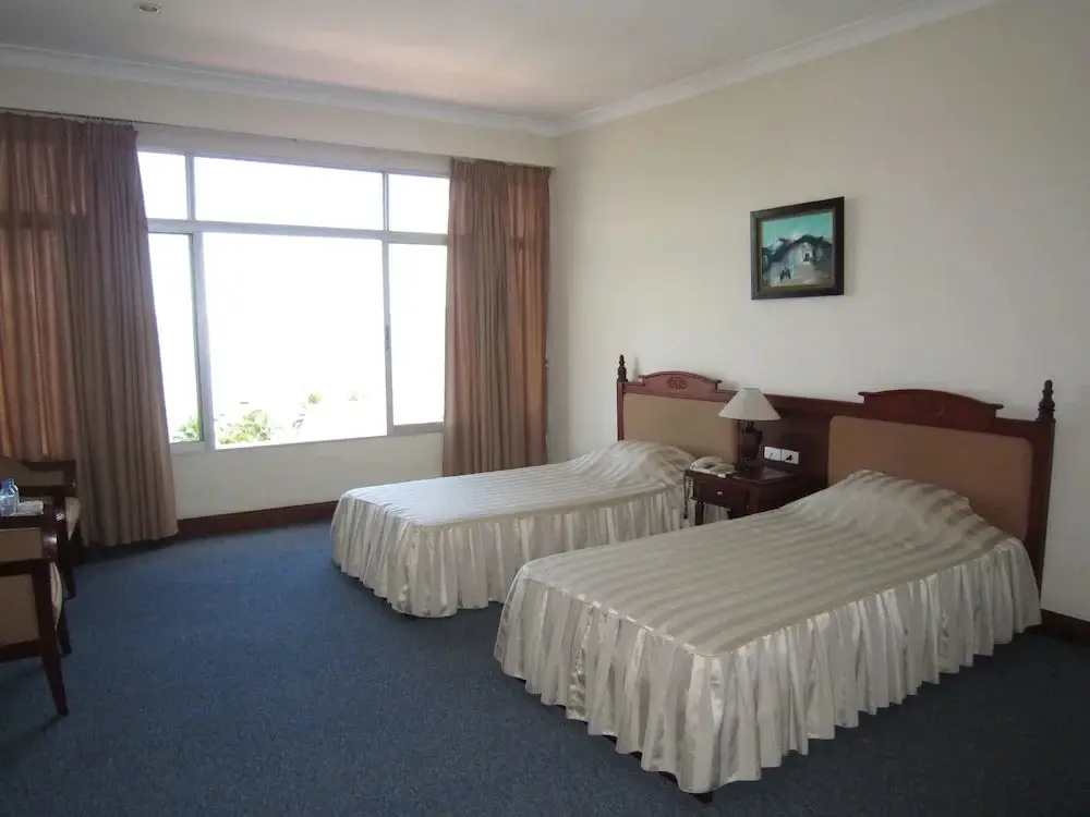 Халонг: Ha Long Bay Hotel