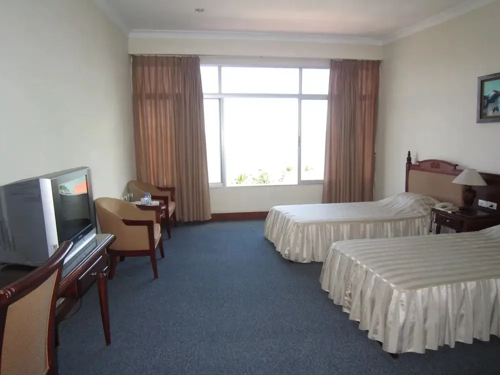 Халонг: Ha Long Bay Hotel