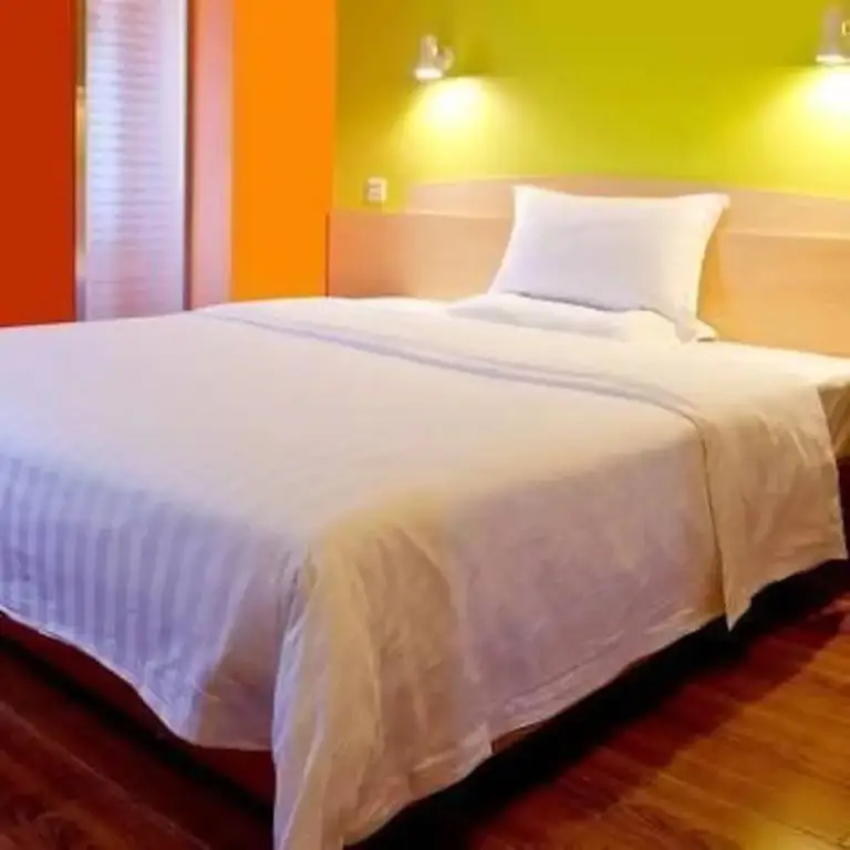 7 Days Inn — фото 1