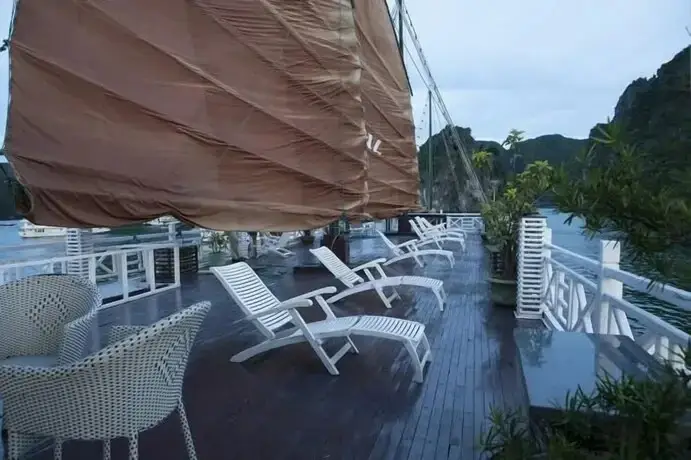 Халонг: Imperial Legend Cruise Ha Long