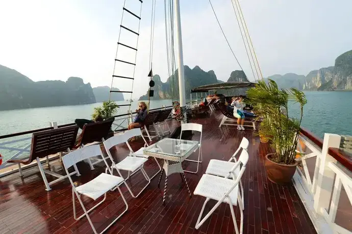 Халонг: Imperial Legend Cruise Ha Long