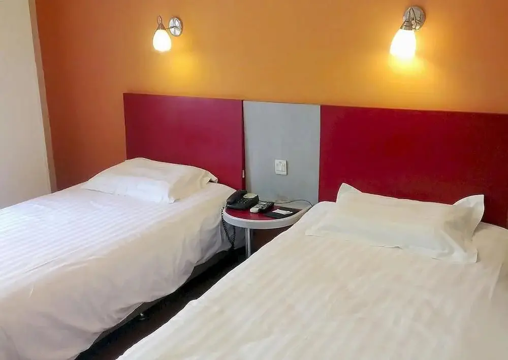 Цзинань: Home Inn Ji'nan Jingsan Weisi Road Daguanyuan