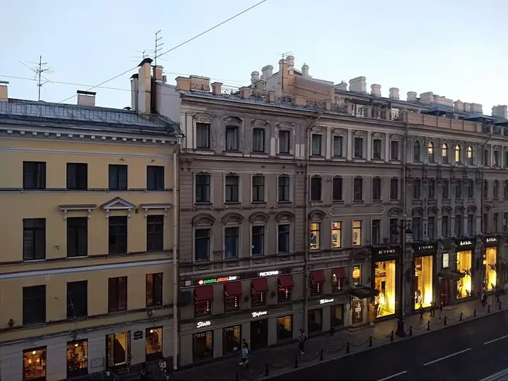 Санкт-Петербург: Арт-Мир на Невском