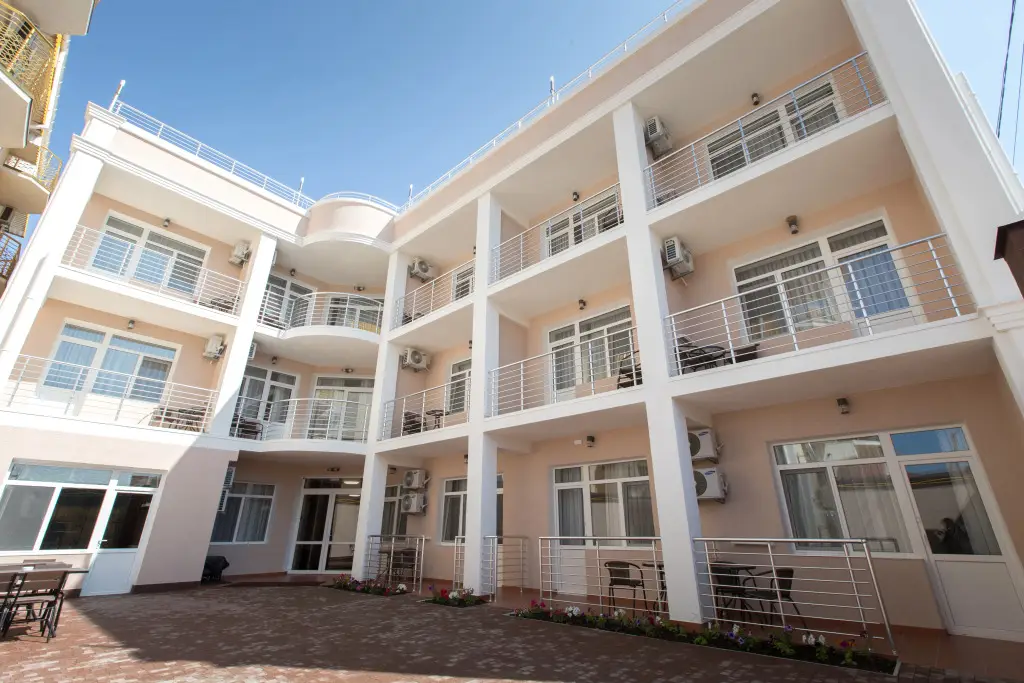 Прибрежное (Сакский район): Iguana Guest House