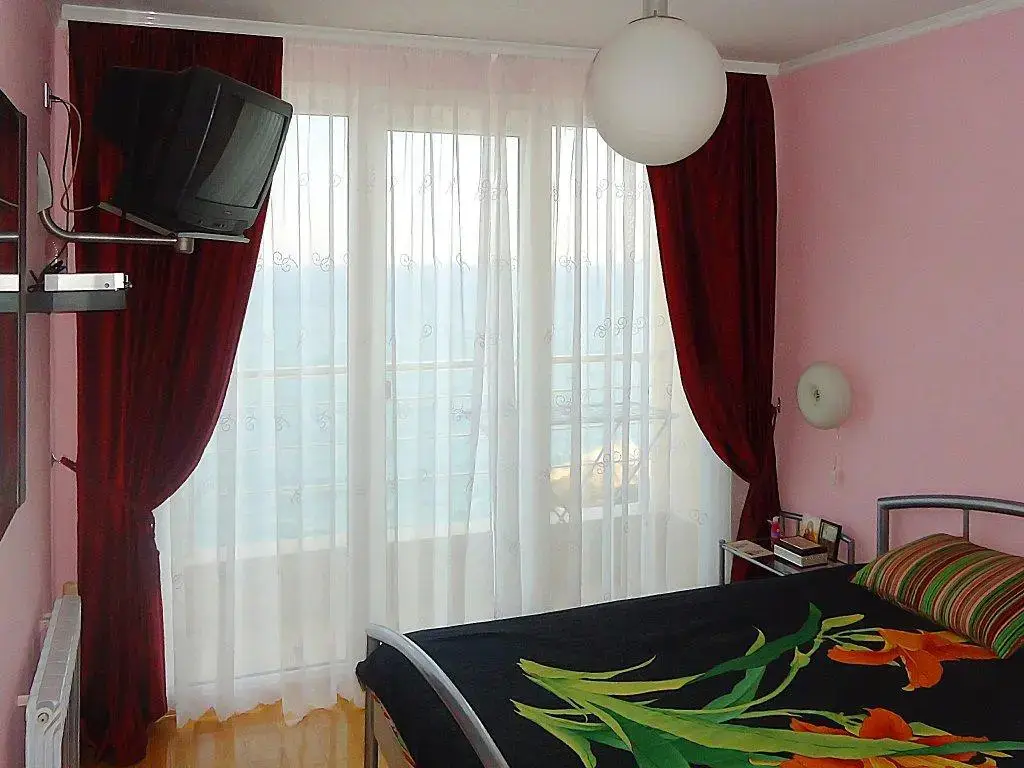 Алупка: Elling Oliviya