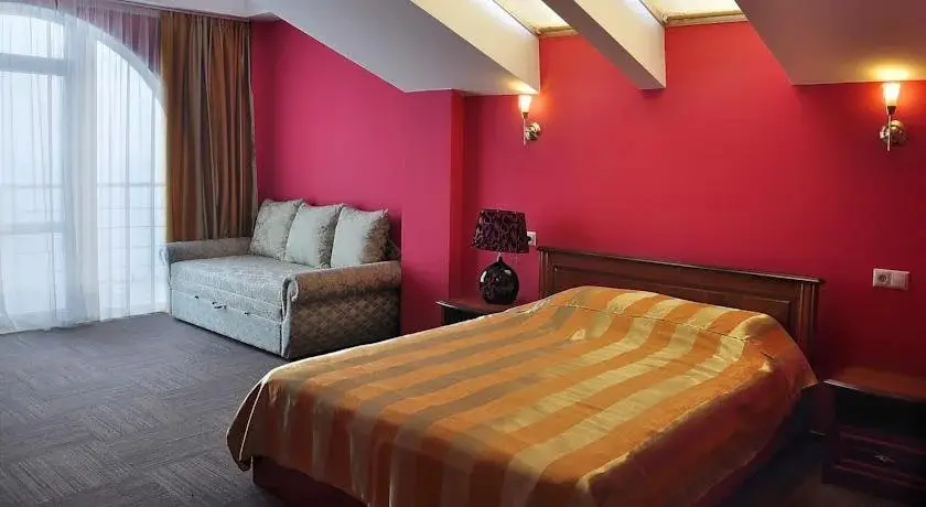 Алупка: Park Hotel Alubika