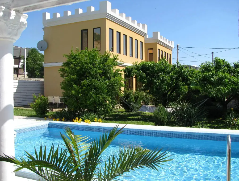 Частный дом Sunny Holiday Home — фото 1