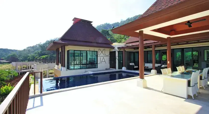 Пранбури : Panorama Bali Style Luxury Sea View Villa