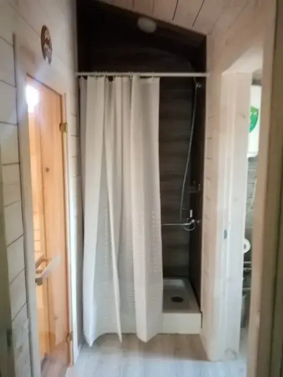 Гостилицы: Kottezhi Sova Komfort Na Prudah Guest House