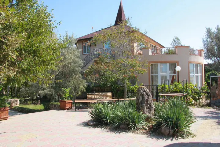 Поповка: Parus Hotels