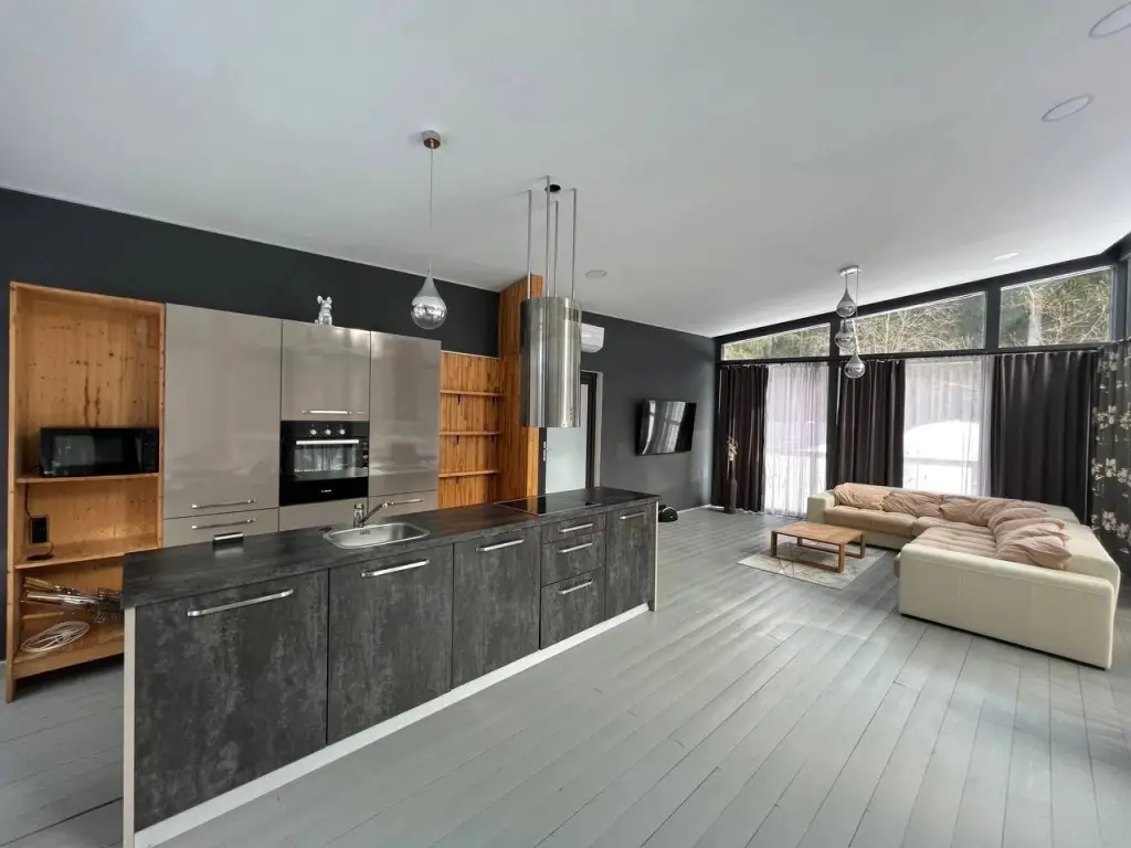 Ильичево: 200 M2 Na Uchastke 15 Sotok Cottage