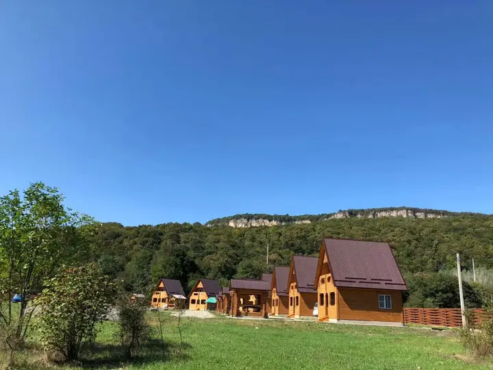 Даховская: База отдыха Две реки