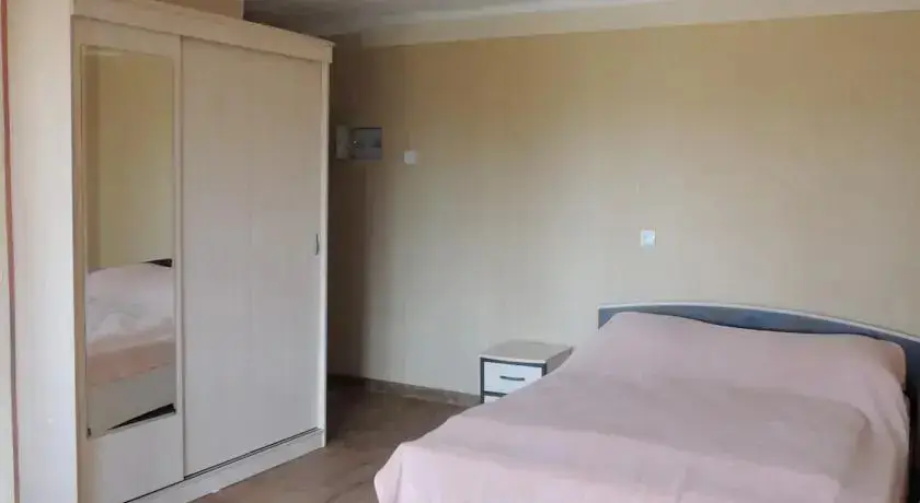 Омск: Apartments on Irtyshskaya Naberezhnaya
