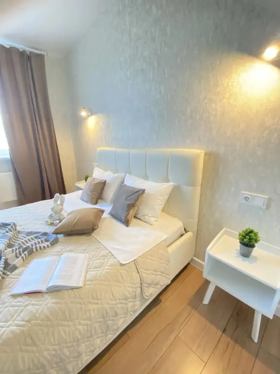 Саранск: Апартаменты 1-комн квартира 41 кв.м. В ЦЕНТРЕ ул. Полежаева д.92