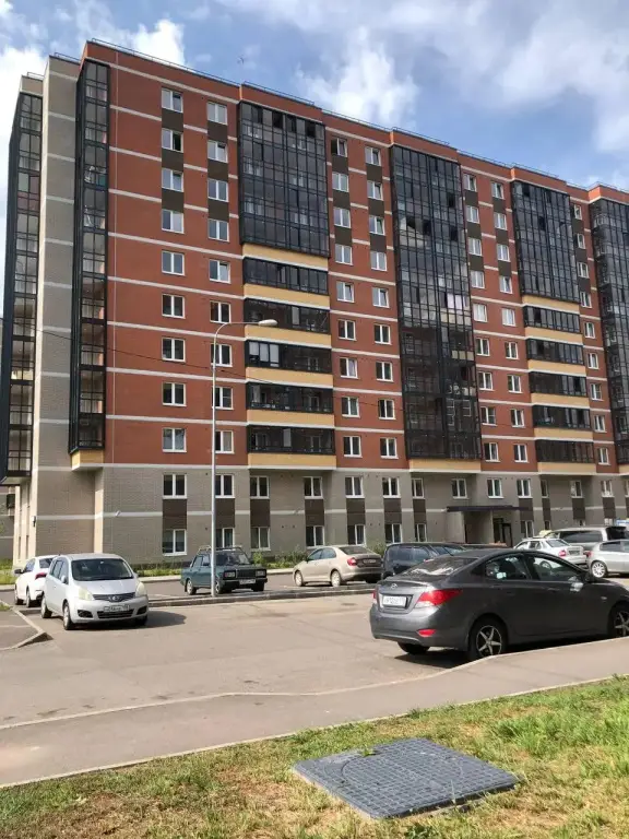 Колпино: Апартаменты с большой парковкой у дома для вашего авто в командировке и на отдыхе