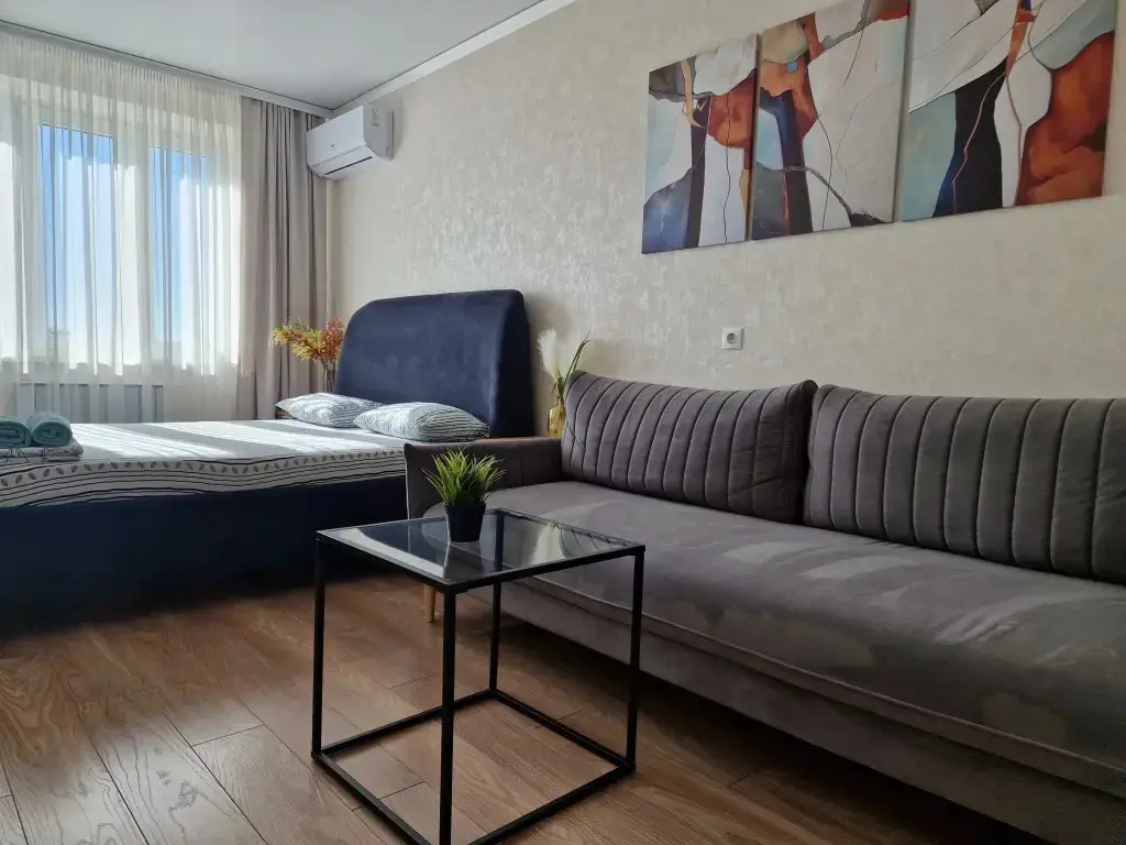 Альметьевск: Квартира Виталий HouseRent Трёхкомнатная по ул. Рината Галеева, 31