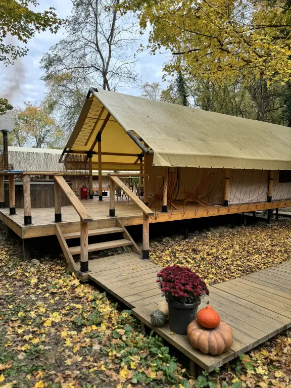 Горячий Ключ: Глэмпинг Белый Кролик