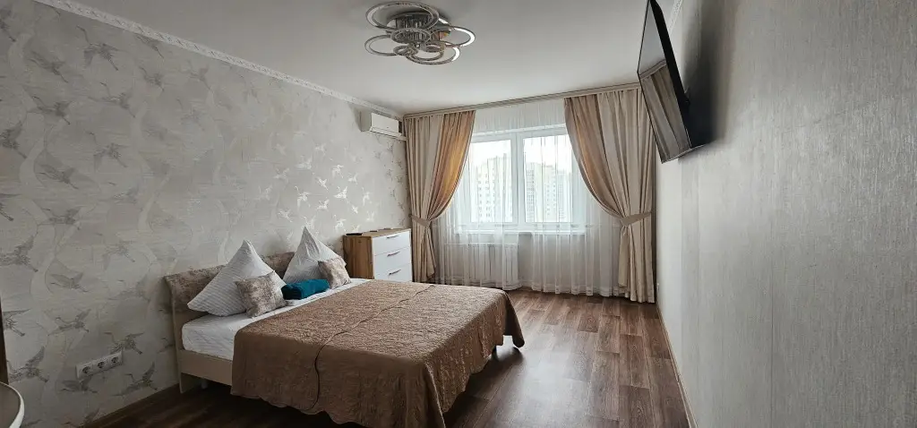 Квартира Трехкомнатные на Емлютина — фото 1